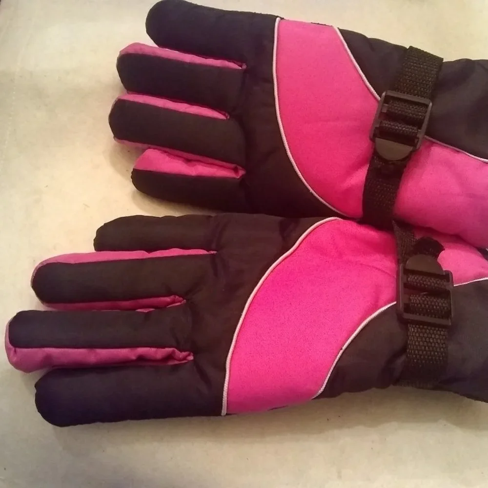 Winter Ski Snow Gloves Pink/Black Pair Are Size: One Size New GET WINTER READY..